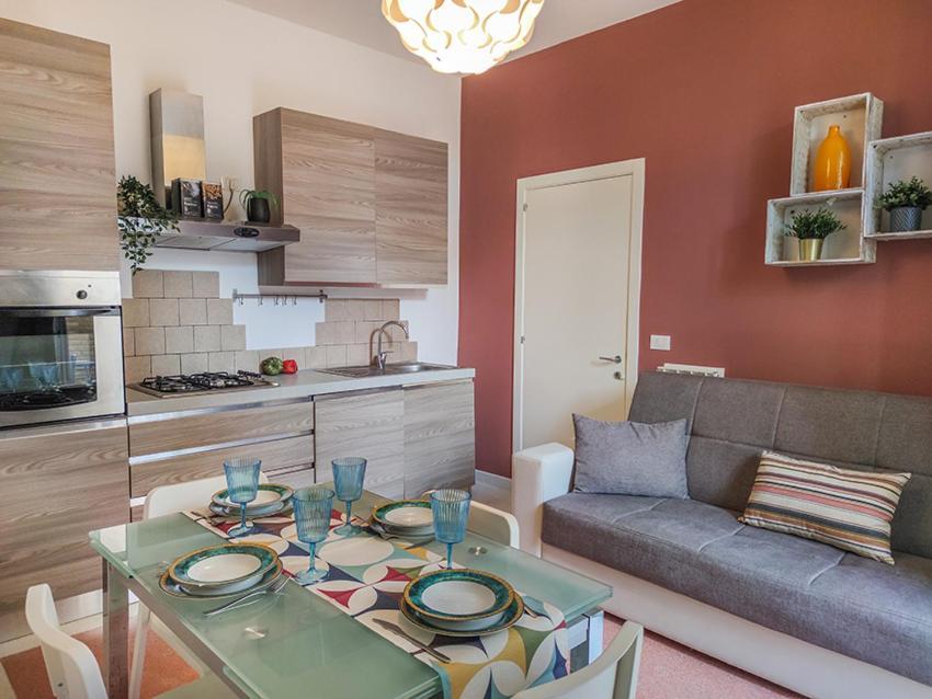 Casa Chiara In Centro Con Corte Privata San Benedetto del Tronto Exterior foto