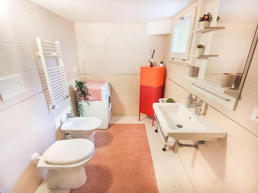 Casa Chiara In Centro Con Corte Privata San Benedetto del Tronto Exterior foto